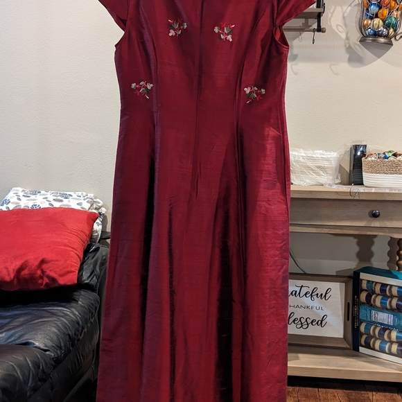 Dress - Picture 2 of 3